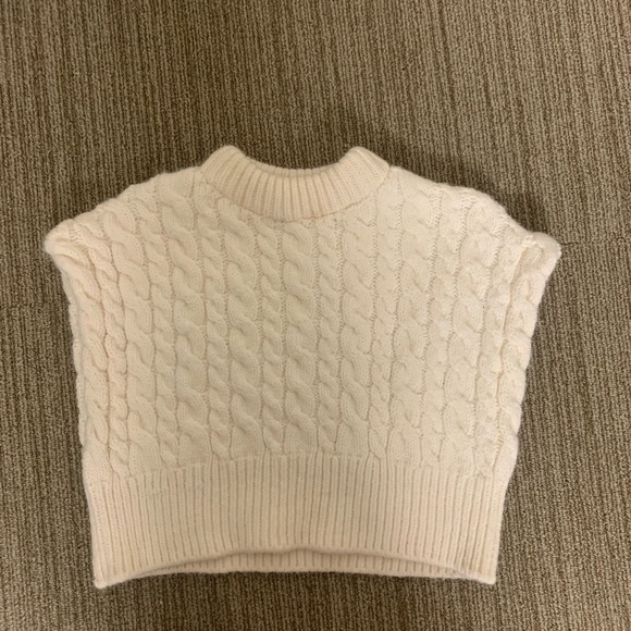 Zara Sweaters - Zara knit sweater vest